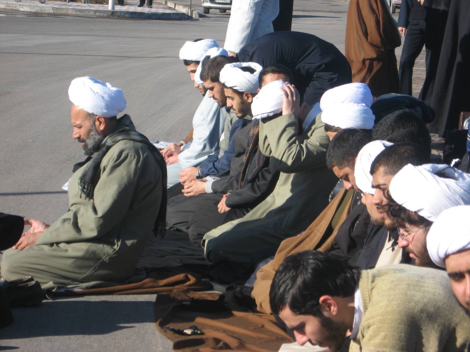 حضور میدانی مبلغان نحل در مناطق دوردست و همنشینی با مردم